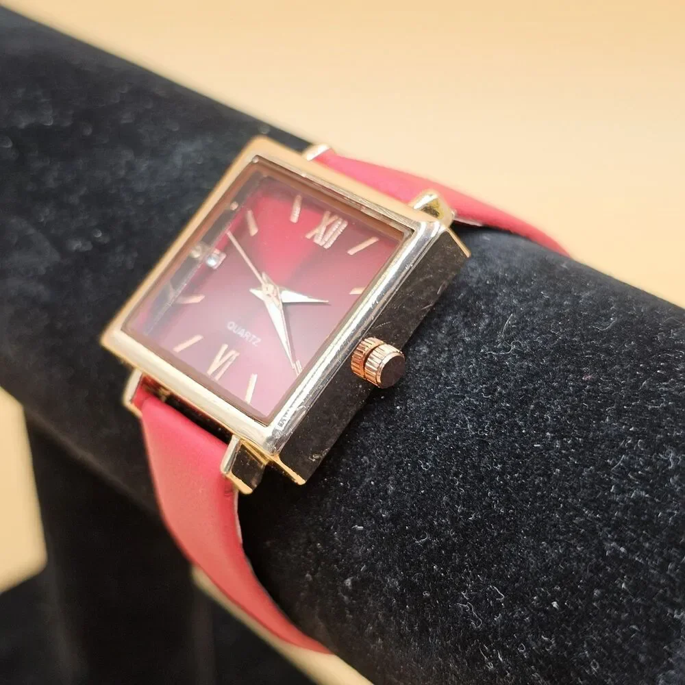 Ladies Two Tone Red/Gold Square Dial Quartz Fashion Watch New Battery